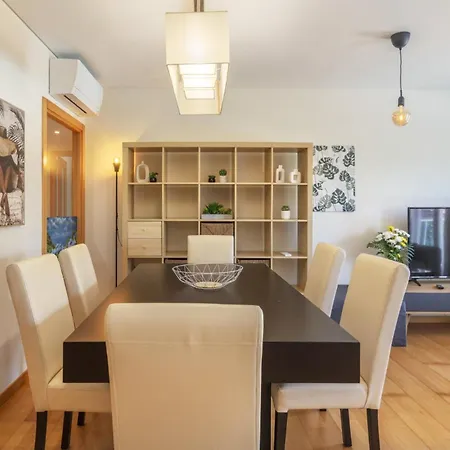 Apartament Azores - Pico Do Salomao Poolside Retreat *