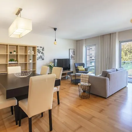 Apartament Azores - Pico Do Salomao Poolside Retreat *